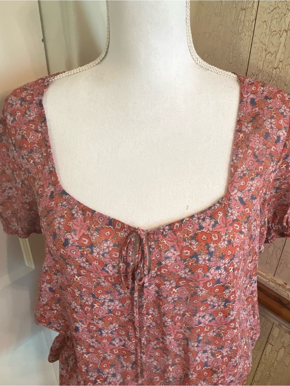 Sanctuary Mauve Floral Tie-Front Top - Picture 2 of 15